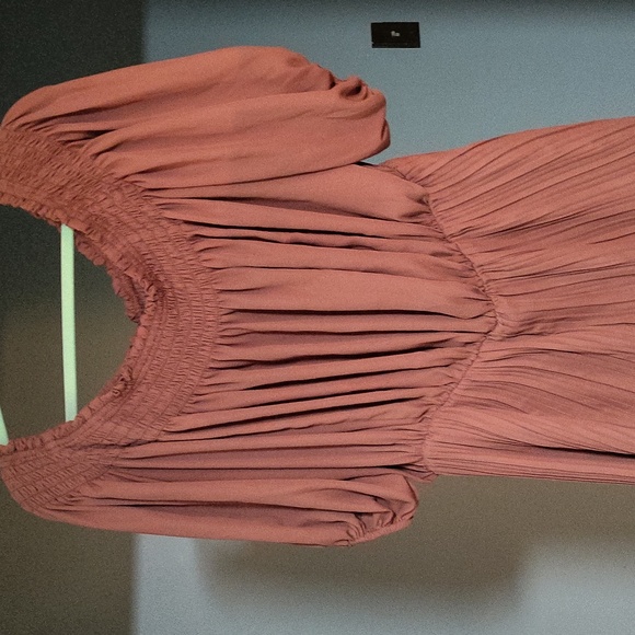 Clothes - Picture 4 of 4